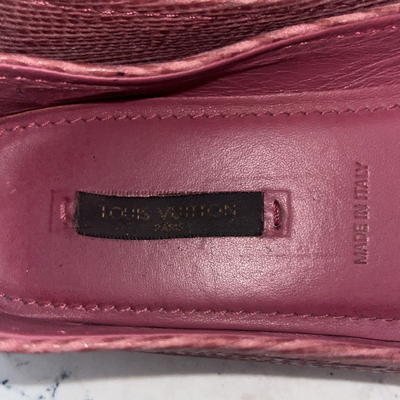 Louis Vuitton textured pink loafers - Picture 6 of 8
